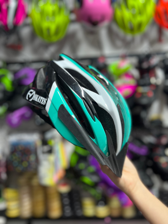 کلاه ایمنی اسکیت دارای فیکسر تنظیم سایز